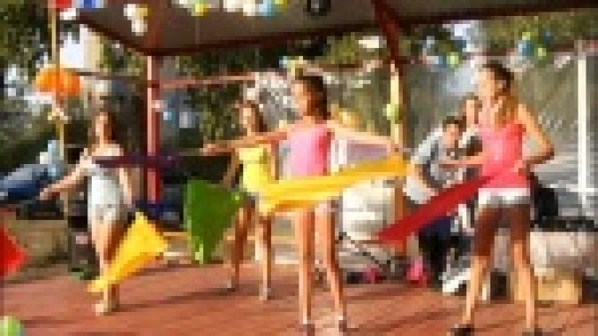 Жители Талицы решили не ждать помощи управляющей компании и начали самостоятельно благоустраивать придомовую территорию