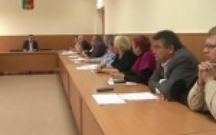 Жаркие дискуссии развернулись на совещании в городской администрации между председателями коллективных садов, чиновниками, экологами и пожарными