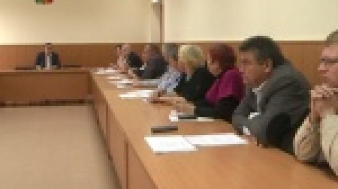 Жаркие дискуссии развернулись на совещании в городской администрации между председателями коллективных садов, чиновниками, экологами и пожарными