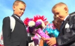 В Новоуткинске первоклассники решили подружиться. А в Билимбае начали мечтать еще об одной школе