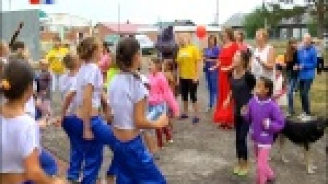 Жители посёлка Прогресс устроили торжественное закрытие летнего сезона