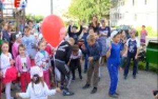 Праздник дружбы и лета устроили на улице Комсомольской