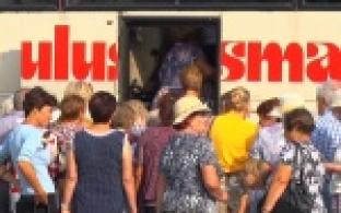 На двух автобусах первоуральцы отправились на Ганину Яму