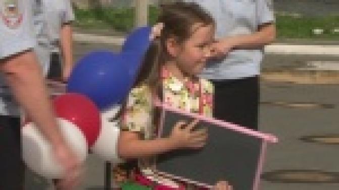 Подарки десяткам дошкольников торжественно вручили в отделении полиции