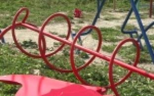 Детскую площадку во дворе дома № 5-Б на улице Береговая разнообразили новым игровым и спортивным оборудованием