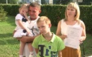 В Первоуральске вручили первый сертификат в рамках региональной программы поддержки молодых семей