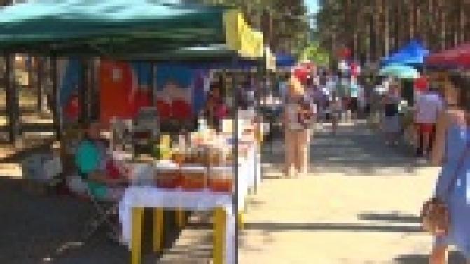 В выходные парк культуры и отдыха превратился в настоящую сельхоз ярмарку - в городе впервые состоялся праздник урожая