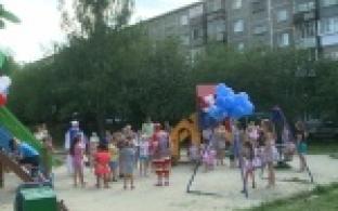 Веселинка и белый медведь собрали детей на праздники дворов