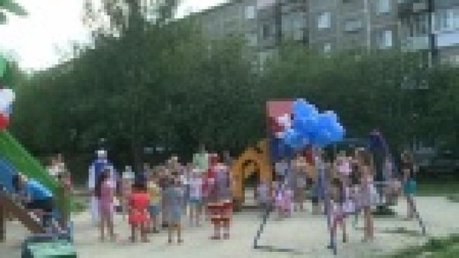 Веселинка и белый медведь собрали детей на праздники дворов