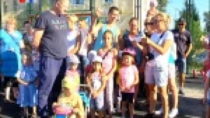 Запустить в небо воздушного змея или обогнать всех на велосипеде - выбирали участники необычных соревнований