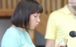 С выражением и артистизмом