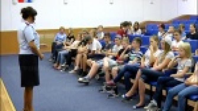 "Зарядка со стражем порядка"