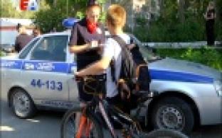 Автоинспекторы напомнили юным первоуральцам о правилах доорожного движения