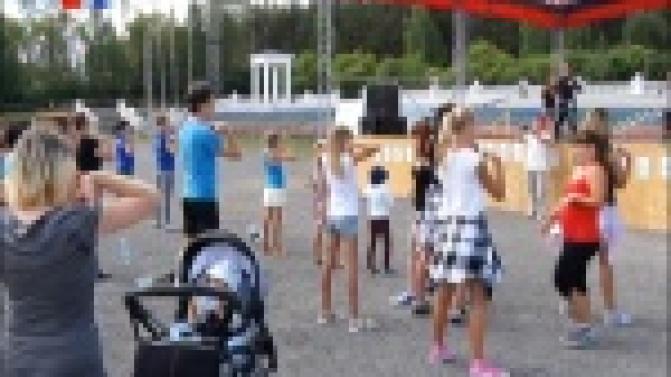 В Первоуральске прошла рекордная фитнес-тренировка под открытым небом