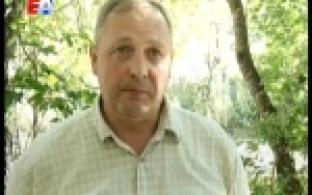 Вееры и зонтики советуют использовать горожанам специалисты, чтобы избежать последствий аномальной жары