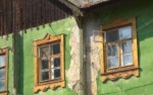 Жители ветхого многквартирника не видят другого выхода из коммунальных неурядиц, кроме как снести здание