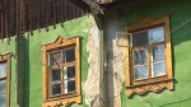 Жители ветхого многквартирника не видят другого выхода из коммунальных неурядиц, кроме как снести здание