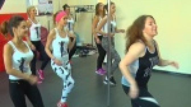 Тренировку по фитнесу и стретчингу для участниц одного из конкурсов красоты провели активисты движения "Первоуральск - город чемпионов"