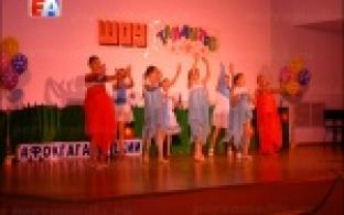 Воспитанники лагеря Гагаринский устроили концерт ветеранам-новотрубникам