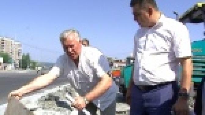 Качество нового освещения проверили депутаты городской Думы