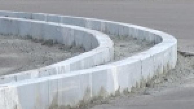 На перекрестке Ленина - Ильича установили разделительные бордюры