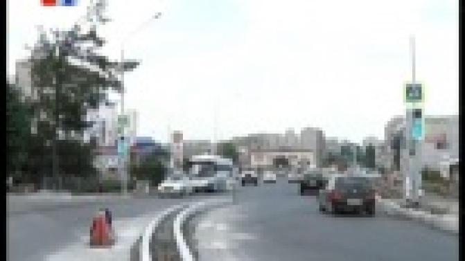 Проехать прямо на перекрёстке возле ДК "Строитель" теперь не получится