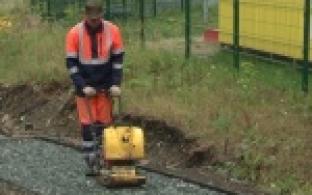 Возле одного из дошкольных учреждений на Бульваре Юности начали  делать асфальтированные ступеньки