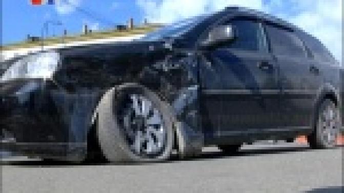 Две легковушки не смогли разъехаться в центре Первоуральска