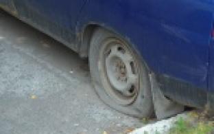 Проткнули колеса в ответ на замечания