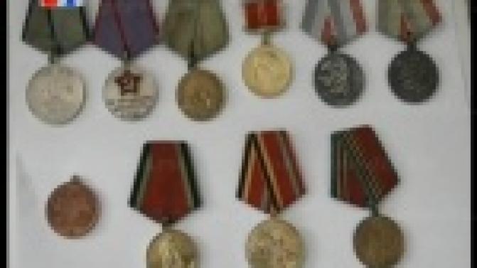 Полицейские Первоуральска задержали мужчину, который торговал наградами времен Великой отечественной войны