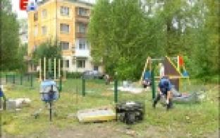 Вторую жизнь получат железные ограждения, которые остались после демонтажа старой детской площадки