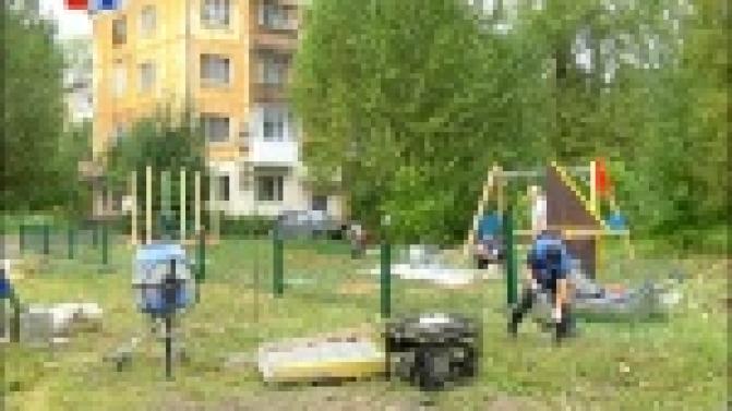 Вторую жизнь получат железные ограждения, которые остались после демонтажа старой детской площадки