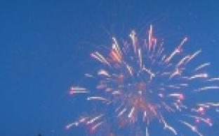 В честь дня металлурга на центральной площади города проходил концерт и съемки кино