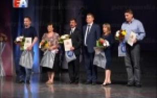 Накануне Дня Металлурга в ДК ПНТЗ прошла церемония вручения почетных грамот лучшим сотрудникам Новотрубного завода