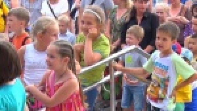 Семьи новотрубников получили денежные сертификаты