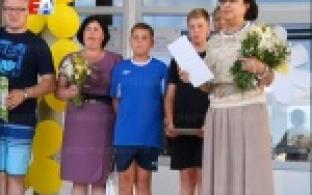 На главной площади Первоуральска состоялось награждение супругов знаками "Совет да любовь"