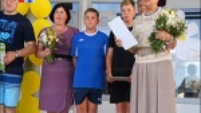 На главной площади Первоуральска состоялось награждение супругов знаками "Совет да любовь"