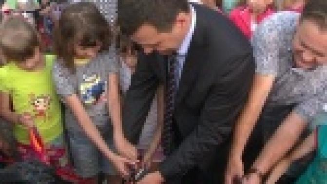 На улице Партизан было шумно и весело