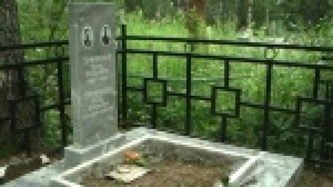 Над реставрацией одного памятника на городском кладбище трудились сразу три организации