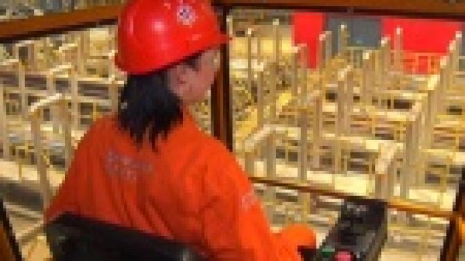 Когда мостовым краном управляет профессионал - производственный цикл не останавливается ни на мгновение