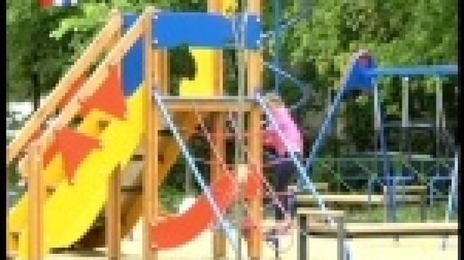 Жители двора по проспекту Ильича могут не беспокоиться, что в их дворе рухнут опоры освещения