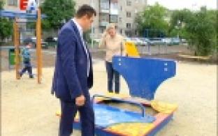 А пока новая площадка на проспекте Ильича ждет специальной инспекции, другие дворы уже проверили