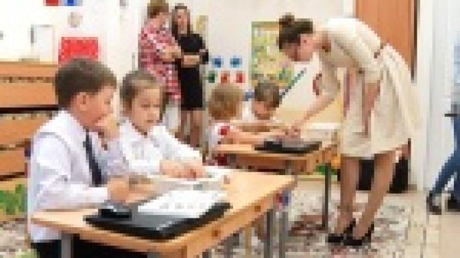 Возможно в будущем эти юные инженеры смогут собрать настоящий самолет, а пока тренируется на конструкторах Lego