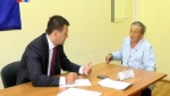 Алексей Дронов сегодня провёл приём населения