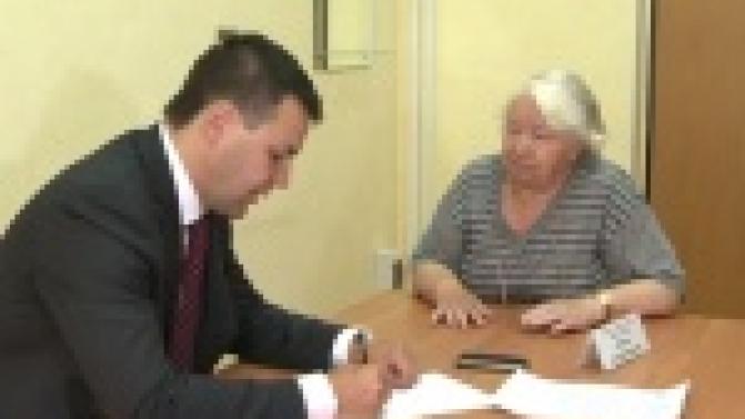 С житейскими проблемами к главе администрации Алексею Дронову обратились ветераны Новотрубного завода