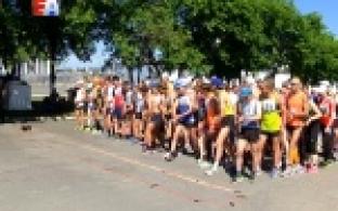 Первый легкоатлетический пробег памяти легендарного директора ПНТЗ Фёдора Данилова прошёл на стадионе "Уральский трубник".