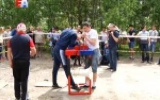 Первоуральцам предложили выполнить задания на выносливость, а также - приготовили плов