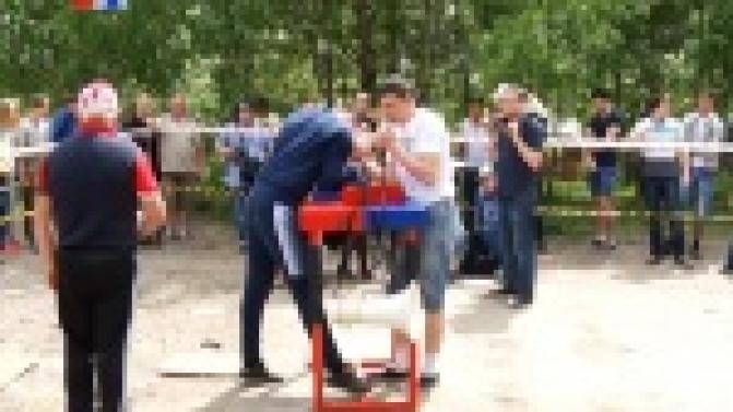 Первоуральцам предложили выполнить задания на выносливость, а также - приготовили плов