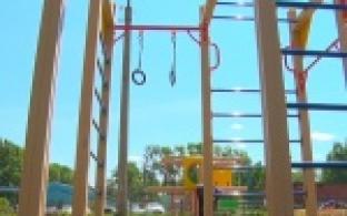 Традиционная акция по установке детских спортивно-игровых комплексов стартовала в Первоуральске