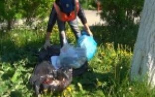 Коммунальщики продолжают заниматься вывозом мусора